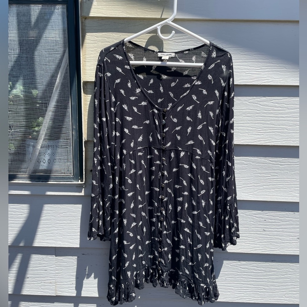 Billabong Flowy Navy Dress! Size LARGE